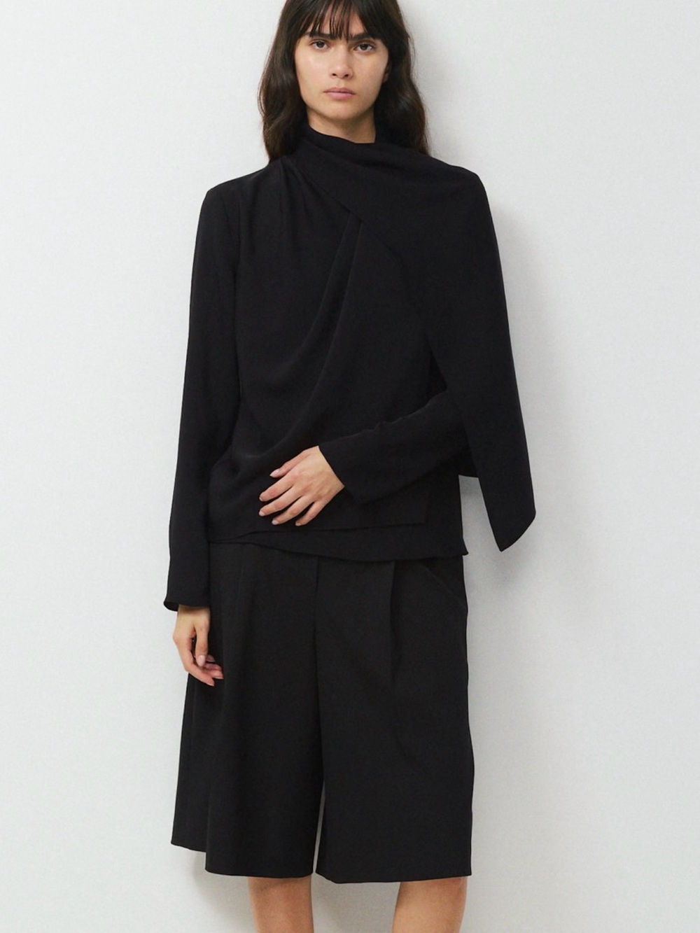 Small Aritzia Loreto Blouse in Black $118 Retail